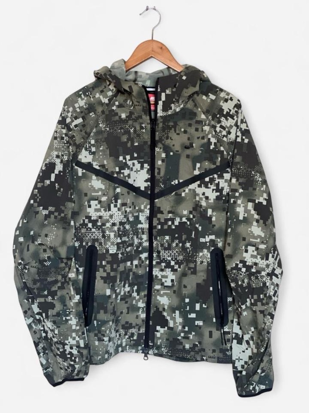 Nike Tech Dri-FIT Woven Digital Camo Windrunner Jacket Men’s L IM5709-328 NWT